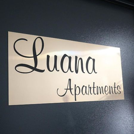 Luana Airport Apartments #4 โอโตเปนี ภายนอก รูปภาพ