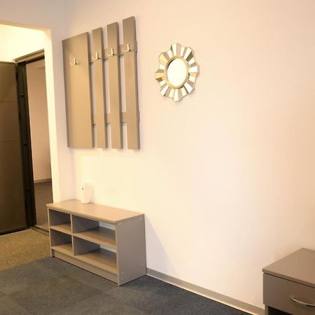 Luana Airport Apartments #4 โอโตเปนี ภายนอก รูปภาพ