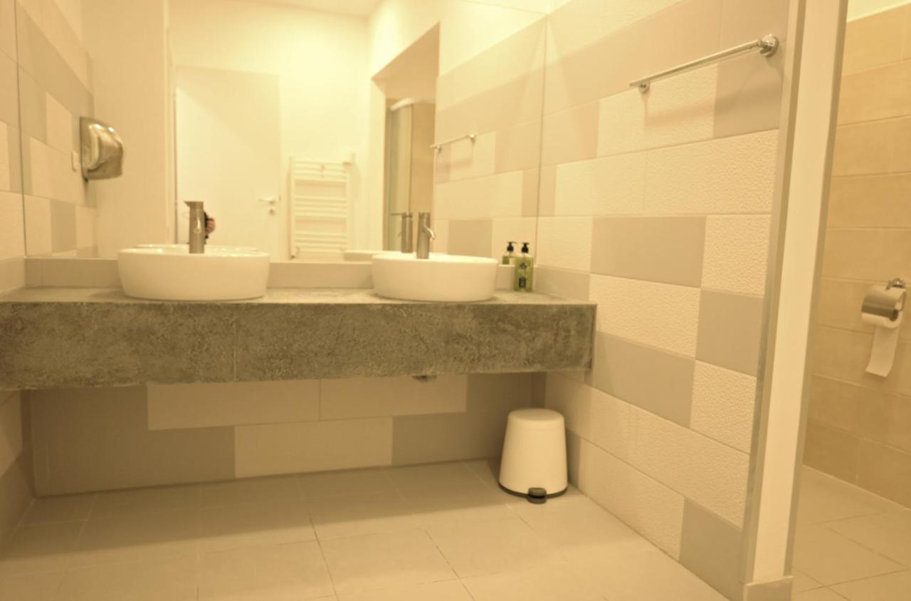 Luana Airport Apartments #4 โอโตเปนี ภายนอก รูปภาพ