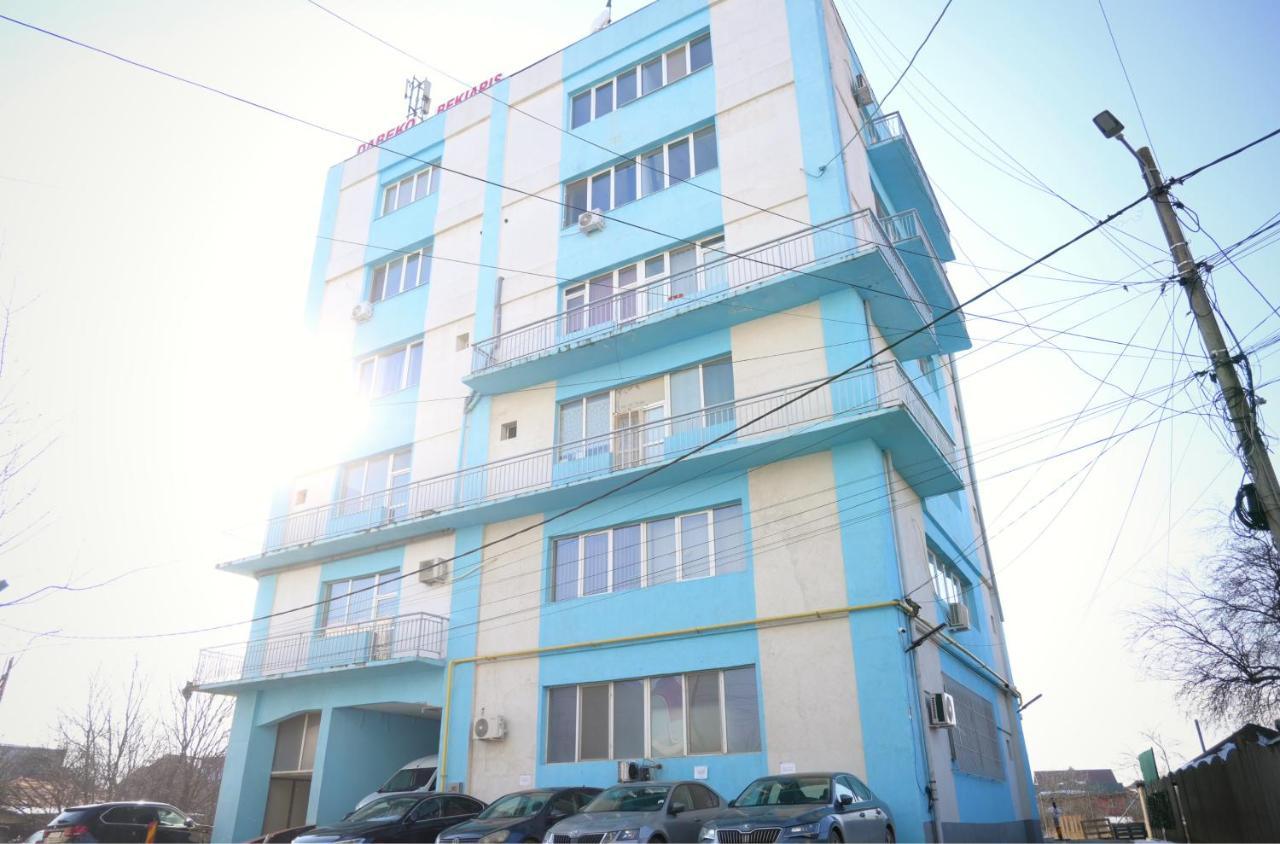Luana Airport Apartments #4 โอโตเปนี ภายนอก รูปภาพ